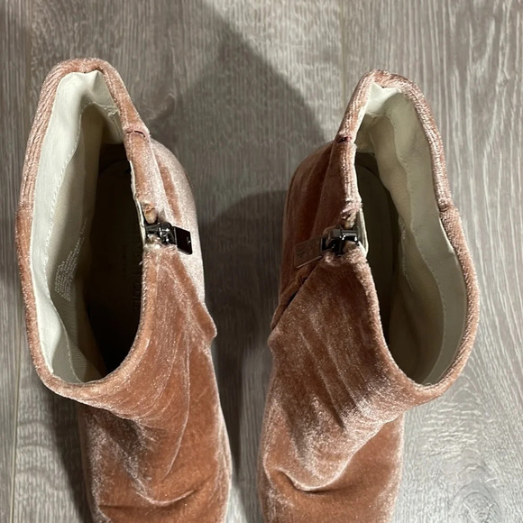 Kenneth Cole Renna Floral Embroidered Velvet Ankle Boots Blush / Dusty Rose 8 - Picture 7 of 15